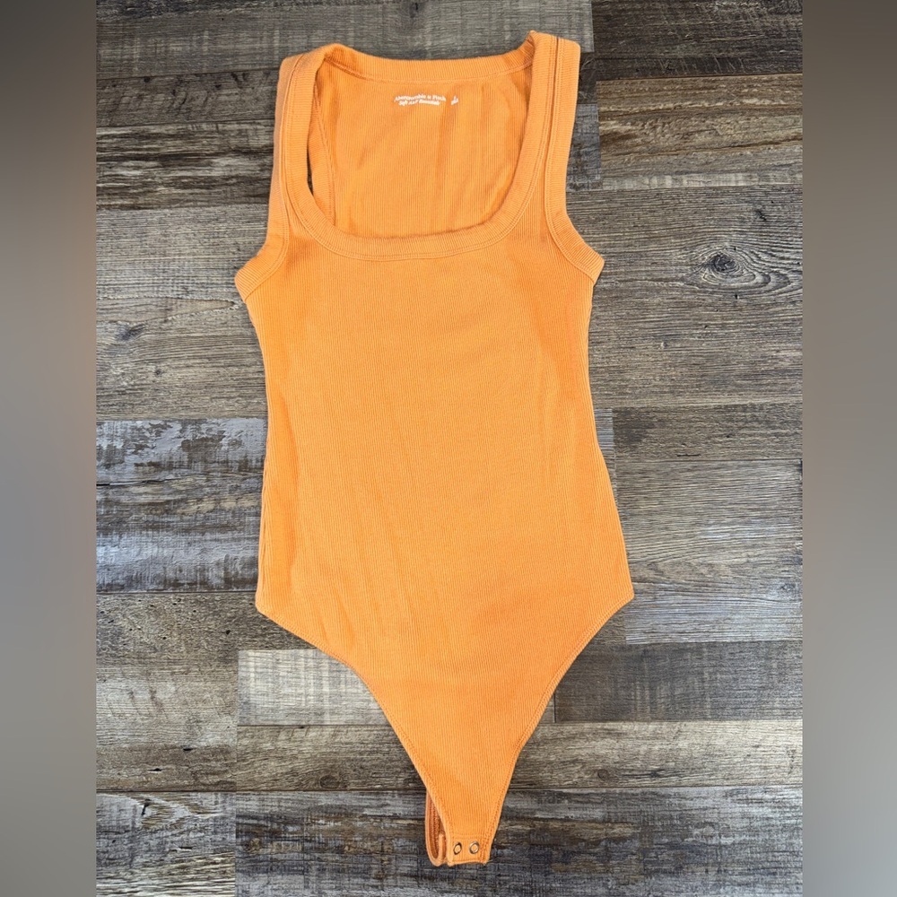 Abercrombie & Fitch Soft A&F Essentials Ribbed‎ Bodysuit Small Orange Scoop Neck